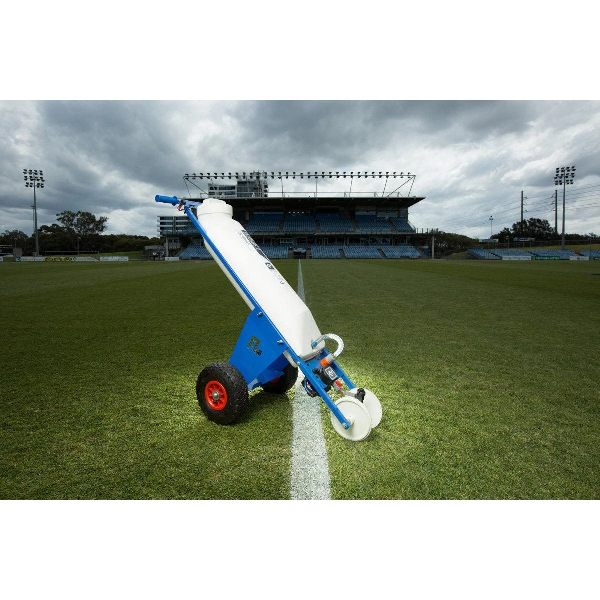 ClubLine 2 Linemarker Battery & Charger 3 ClubLine 2 Linemarker Battery & Charger